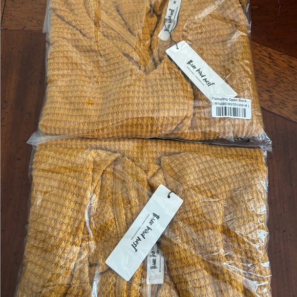 Comfy Open Back Knit Top - Picture 9 of 9